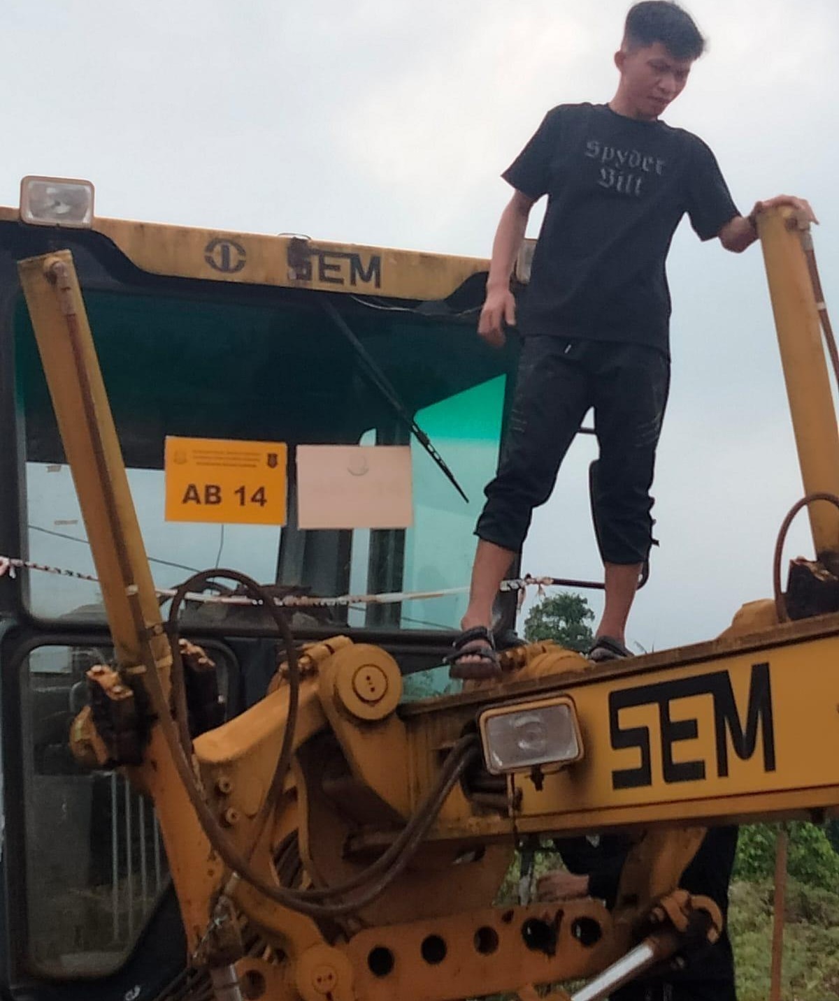 Pemeliharaan Alat Berat Grader SEM 921 Barang Rampasan Negara